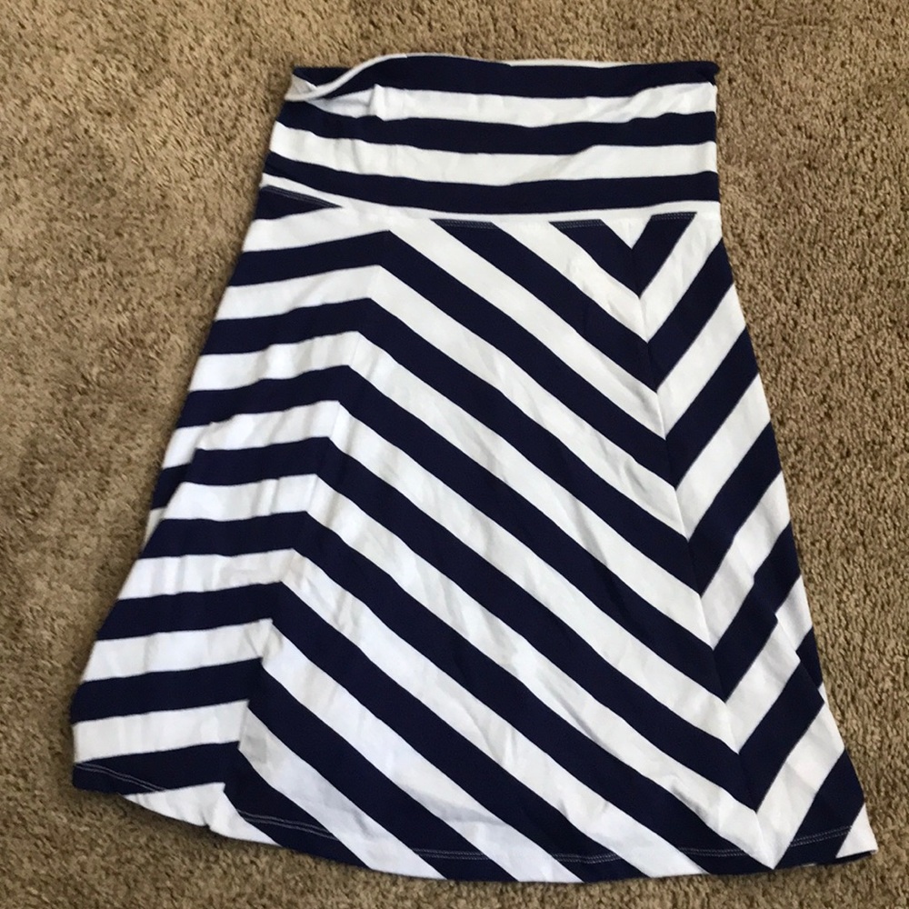 Mid length skirt
